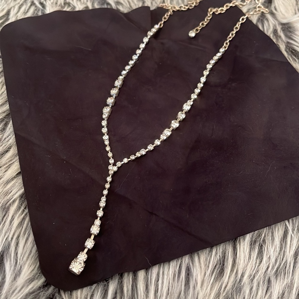 V-neck necklace